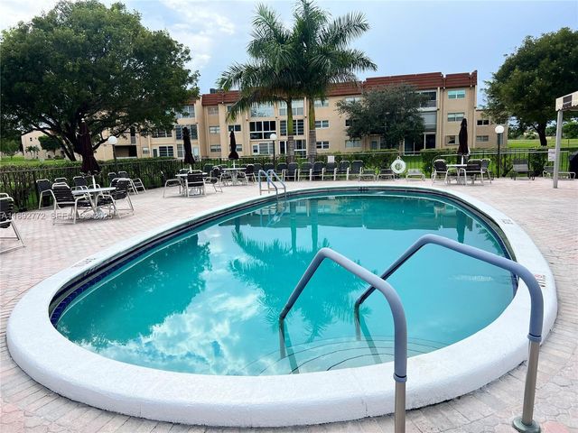8851 Sunrise Lakes Boulevard 109, Sunrise, FL 33322