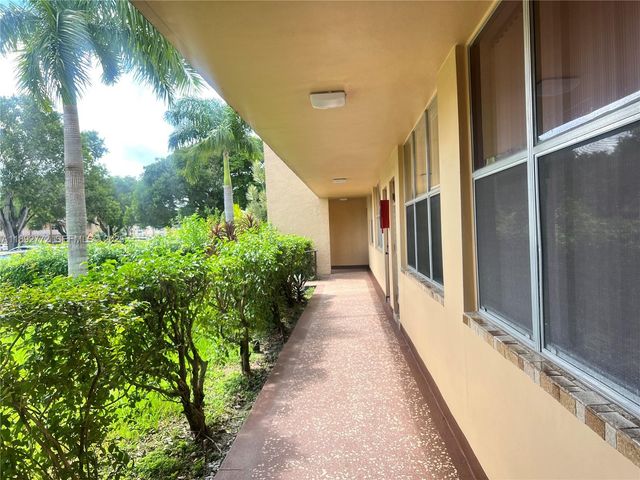 8851 Sunrise Lakes Boulevard 109, Sunrise, FL 33322