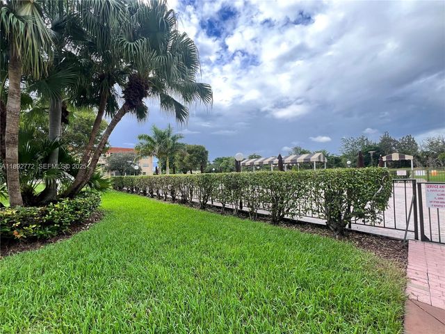 8851 Sunrise Lakes Boulevard 109, Sunrise, FL 33322