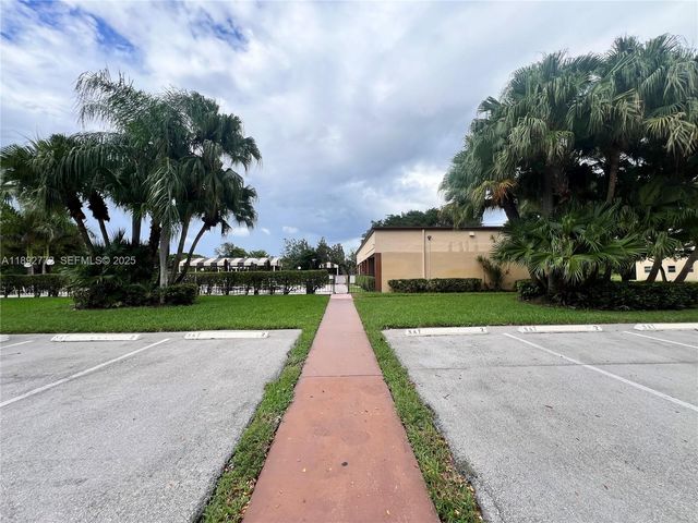 8851 Sunrise Lakes Boulevard 109, Sunrise, FL 33322
