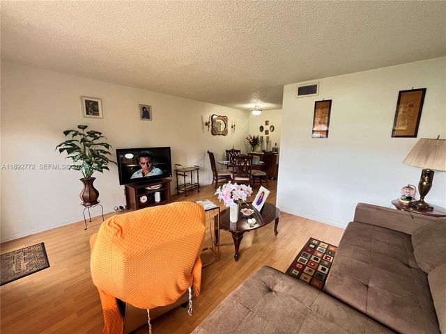 8851 Sunrise Lakes Boulevard 109, Sunrise, FL 33322
