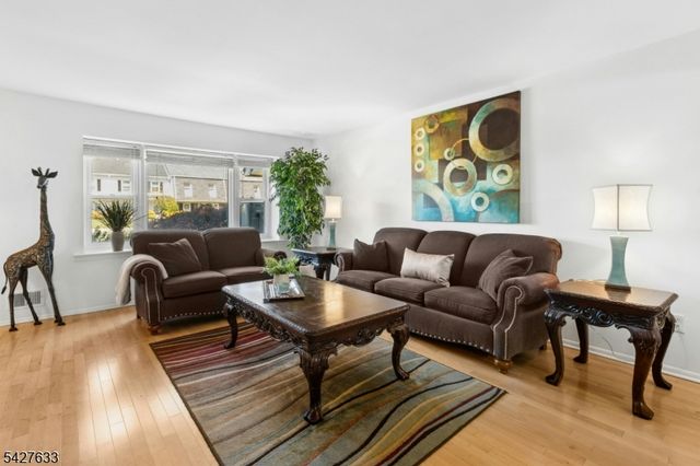 44 Tisbury Ct, Scotch Plains Twp., NJ 07076
