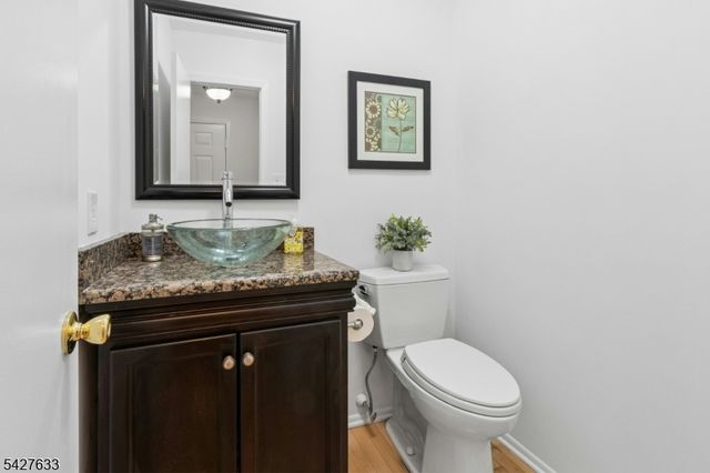 44 Tisbury Ct, Scotch Plains Twp., NJ 07076