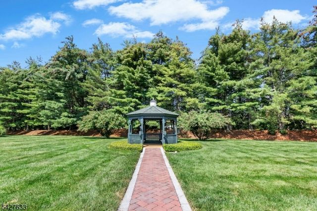 44 Tisbury Ct, Scotch Plains Twp., NJ 07076