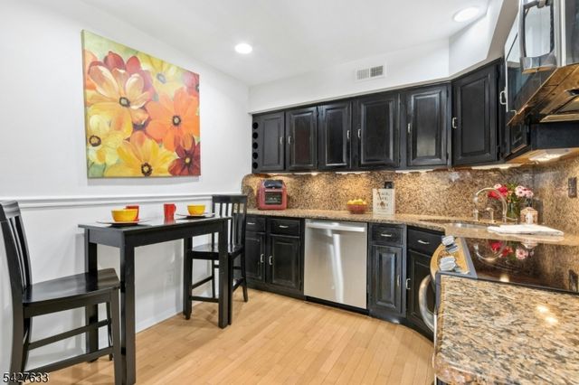 44 Tisbury Ct, Scotch Plains Twp., NJ 07076