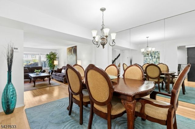 44 Tisbury Ct, Scotch Plains Twp., NJ 07076