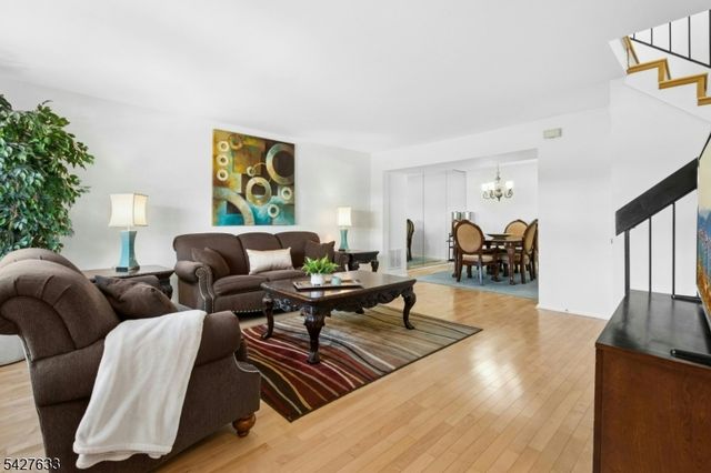 44 Tisbury Ct, Scotch Plains Twp., NJ 07076