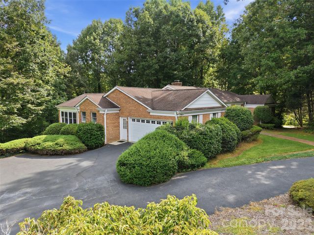12 Legendary Road, Hendersonville, NC 28739
