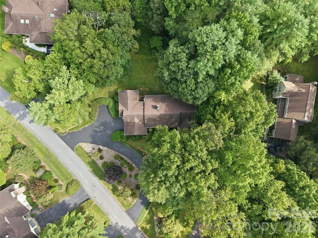 12 Legendary Road, Hendersonville, NC 28739