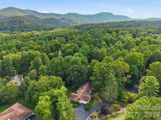 12 Legendary Road, Hendersonville, NC 28739