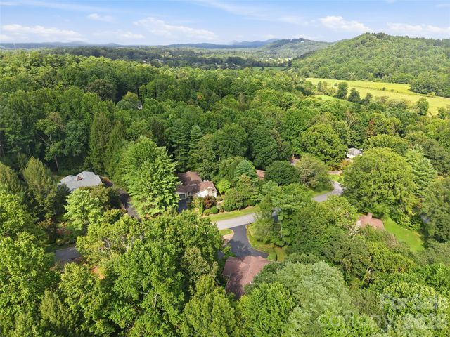 12 Legendary Road, Hendersonville, NC 28739