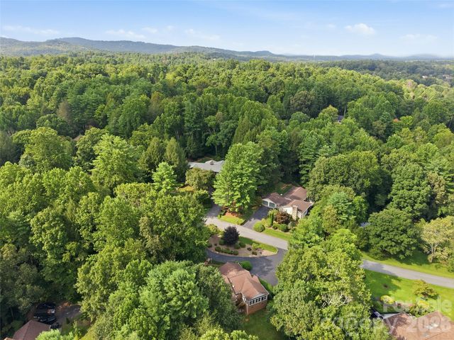 12 Legendary Road, Hendersonville, NC 28739