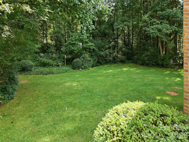 12 Legendary Road, Hendersonville, NC 28739