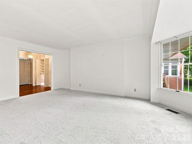 12 Legendary Road, Hendersonville, NC 28739