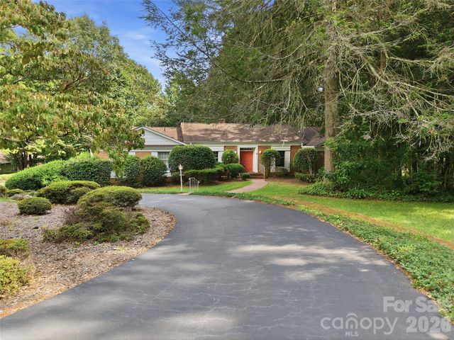 12 Legendary Road, Hendersonville, NC 28739