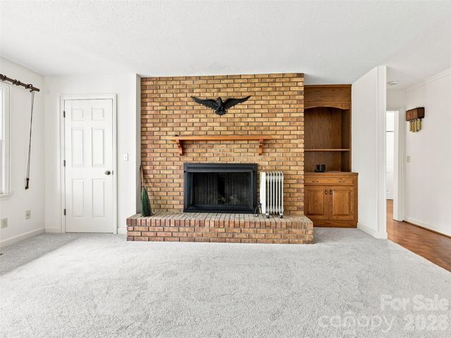 12 Legendary Road, Hendersonville, NC 28739