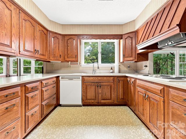 12 Legendary Road, Hendersonville, NC 28739
