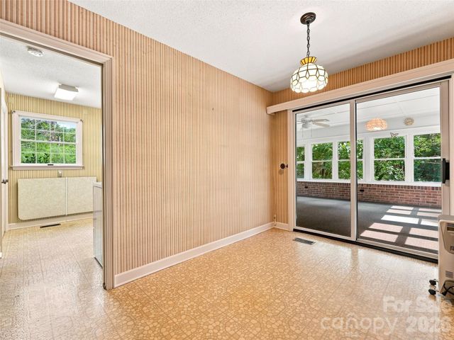 12 Legendary Road, Hendersonville, NC 28739