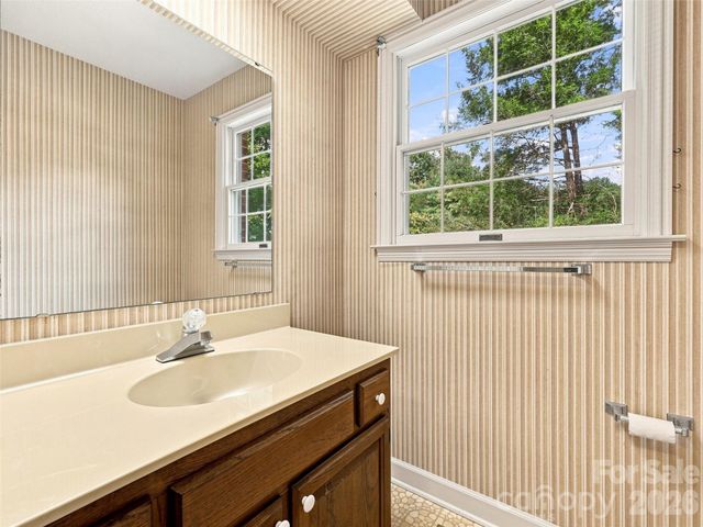 12 Legendary Road, Hendersonville, NC 28739