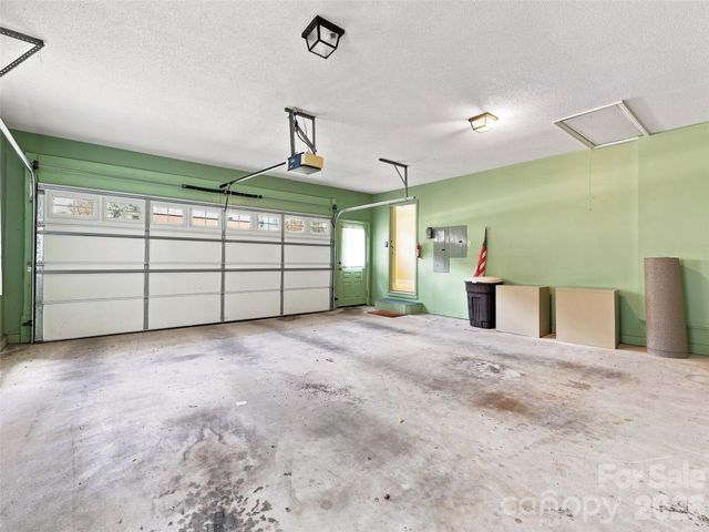 12 Legendary Road, Hendersonville, NC 28739