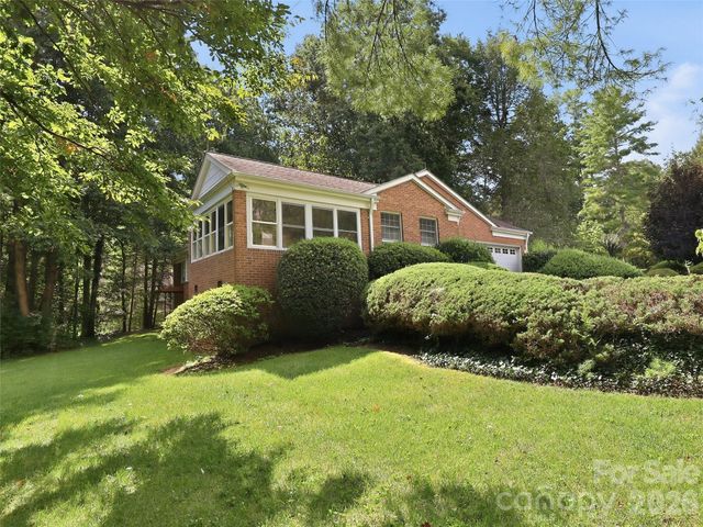 12 Legendary Road, Hendersonville, NC 28739