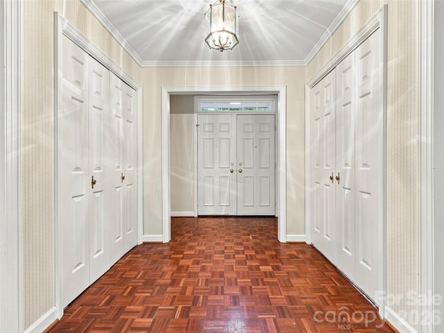 12 Legendary Road, Hendersonville, NC 28739