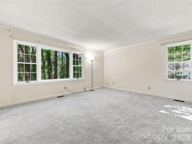 12 Legendary Road, Hendersonville, NC 28739