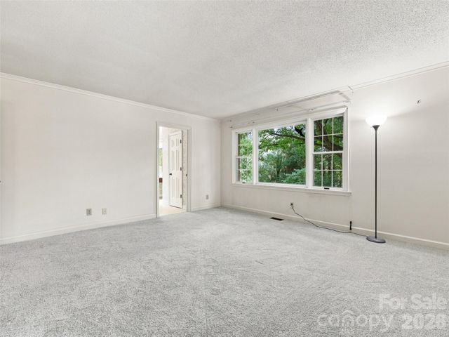 12 Legendary Road, Hendersonville, NC 28739
