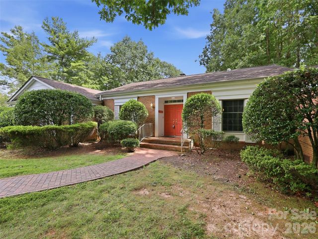 12 Legendary Road, Hendersonville, NC 28739