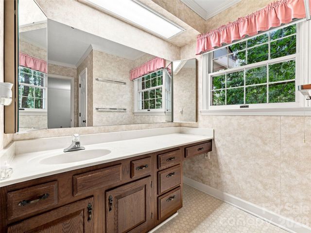12 Legendary Road, Hendersonville, NC 28739