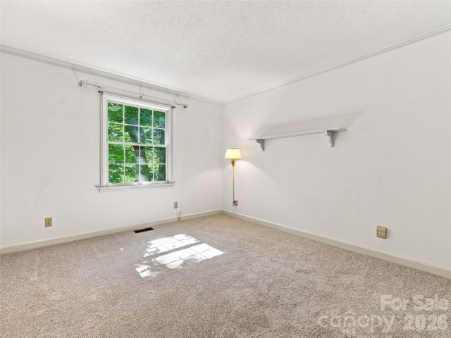 12 Legendary Road, Hendersonville, NC 28739