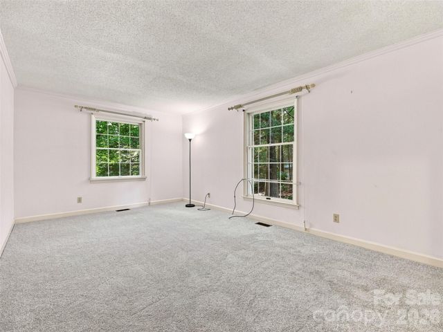 12 Legendary Road, Hendersonville, NC 28739