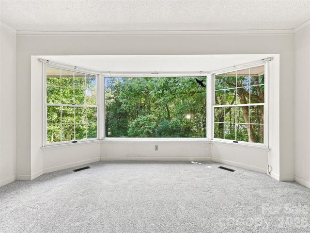 12 Legendary Road, Hendersonville, NC 28739