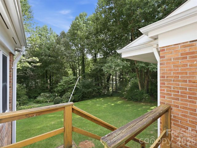 12 Legendary Road, Hendersonville, NC 28739
