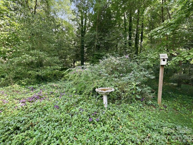 12 Legendary Road, Hendersonville, NC 28739