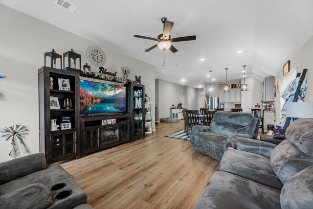 108 Alessandra Way, Huntsville, TX 77320