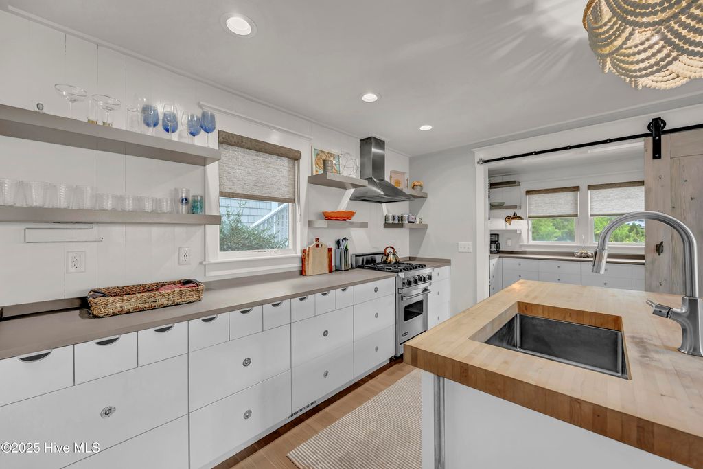 Image 13 of property listing at 7 Isle Of Skye Crescent, Southport, NC 28461