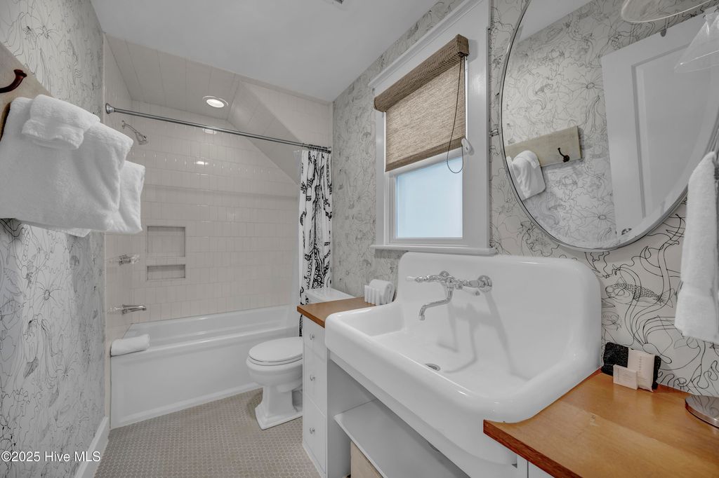 Image 23 of property listing at 7 Isle Of Skye Crescent, Southport, NC 28461