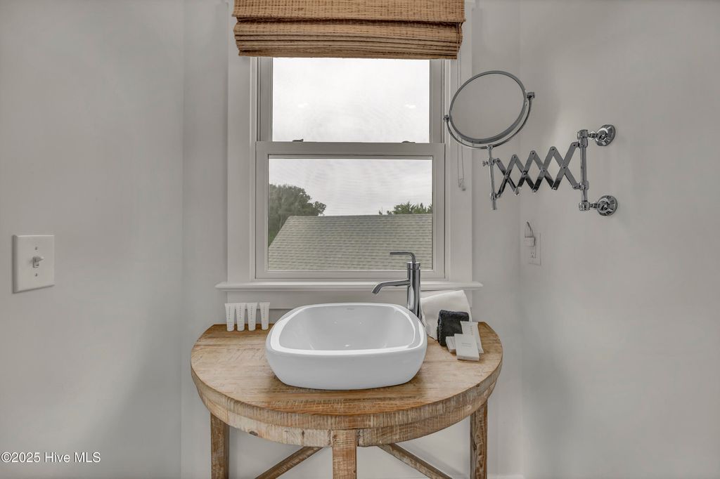 Image 35 of property listing at 7 Isle Of Skye Crescent, Southport, NC 28461