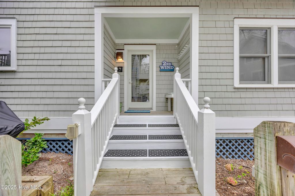 Image 7 of property listing at 7 Isle Of Skye Crescent, Southport, NC 28461