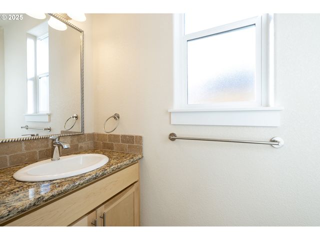 115 E Jersey St, Gladstone, OR 97027