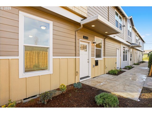 115 E Jersey St, Gladstone, OR 97027