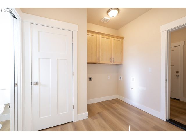 115 E Jersey St, Gladstone, OR 97027