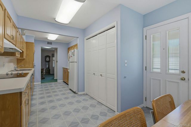 1 Dogwood Street, Farmingdale, NY 11735