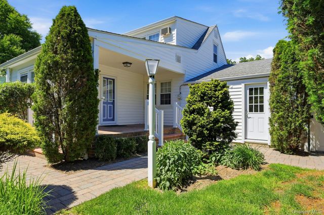 1 Dogwood Street, Farmingdale, NY 11735