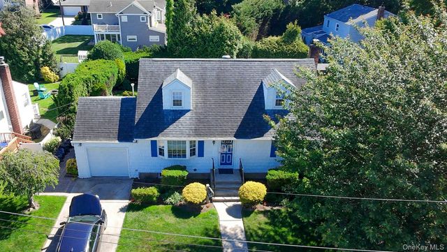 1 Dogwood Street, Farmingdale, NY 11735