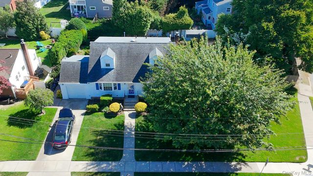 1 Dogwood Street, Farmingdale, NY 11735