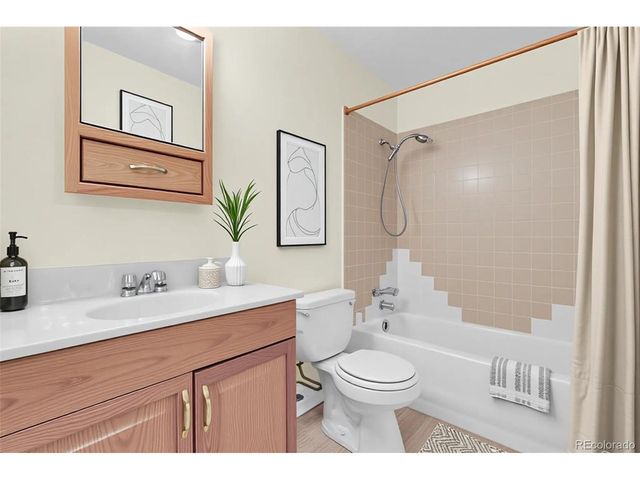 2325 S Linden Ct 206, Denver, CO 80222