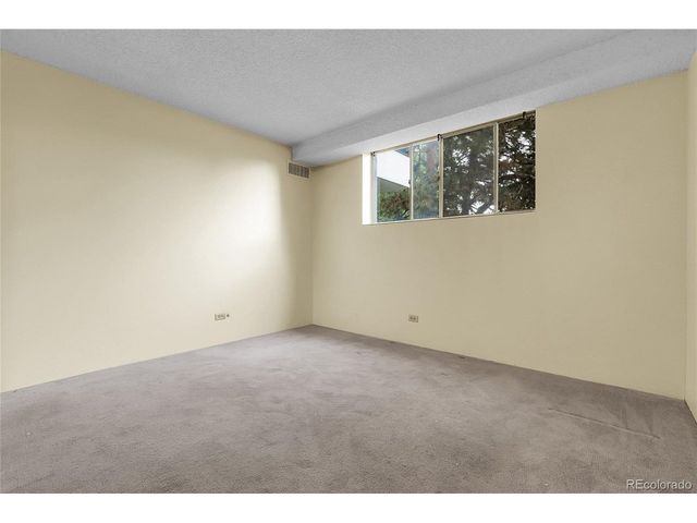 2325 S Linden Ct 206, Denver, CO 80222