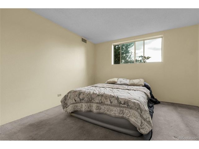 2325 S Linden Ct 206, Denver, CO 80222